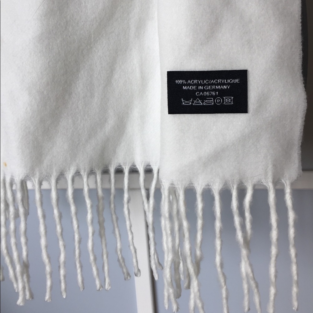 Soft White Scarf Made in Germany - Picture 4 of 5